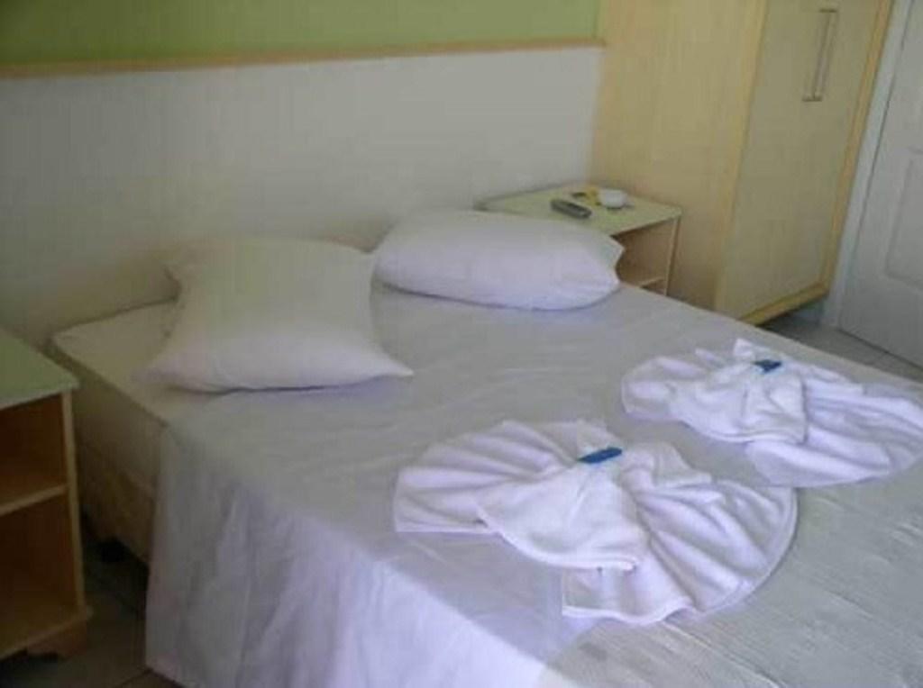 Hotel Pousada Mineirinho Balneario Praia do Leste Room photo
